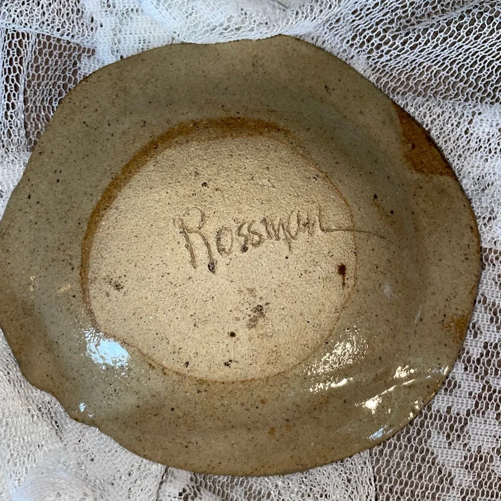Small Pottery Plate - Picture 2 of 3